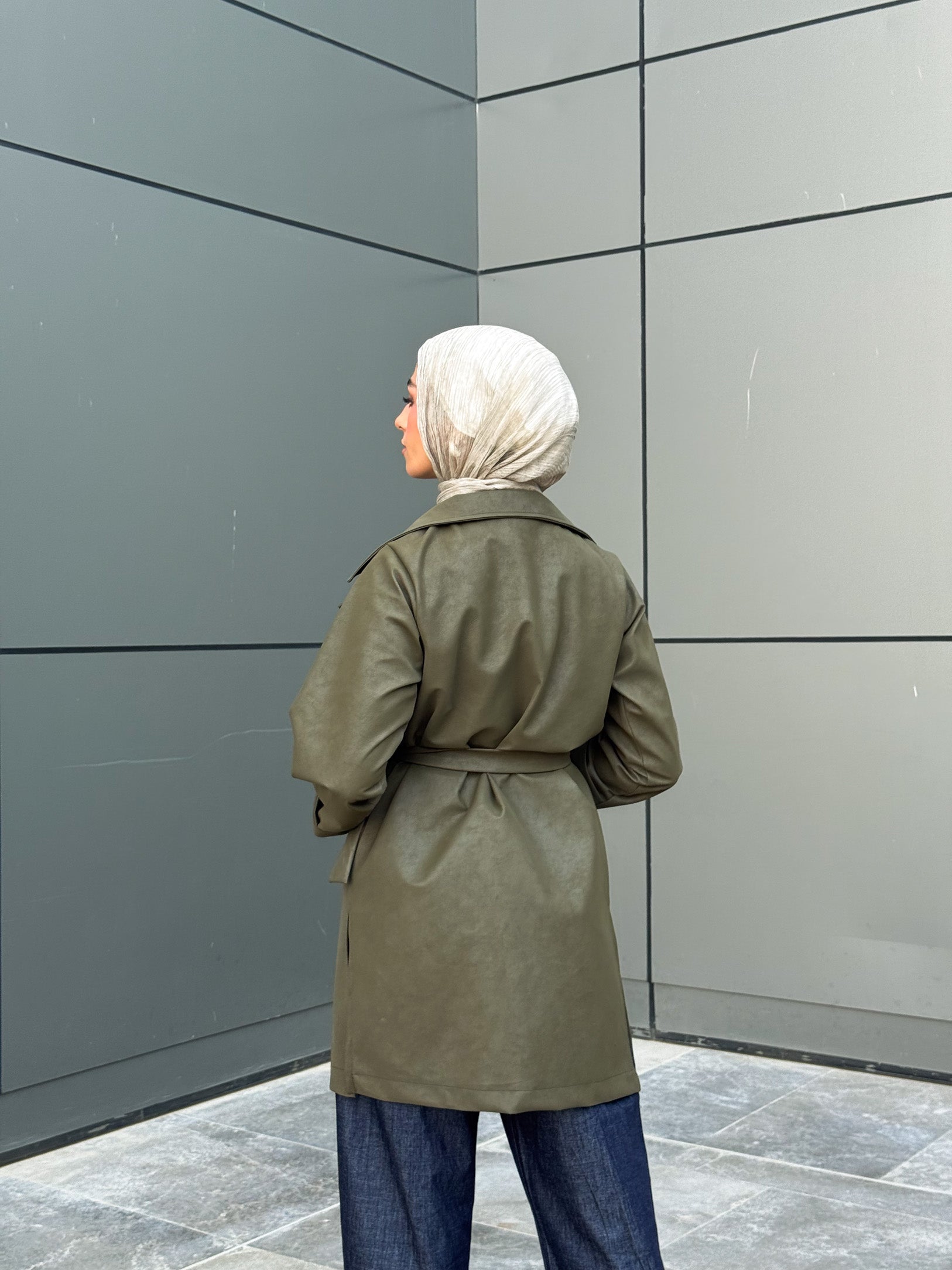 The Classic Leather Coat - Olive